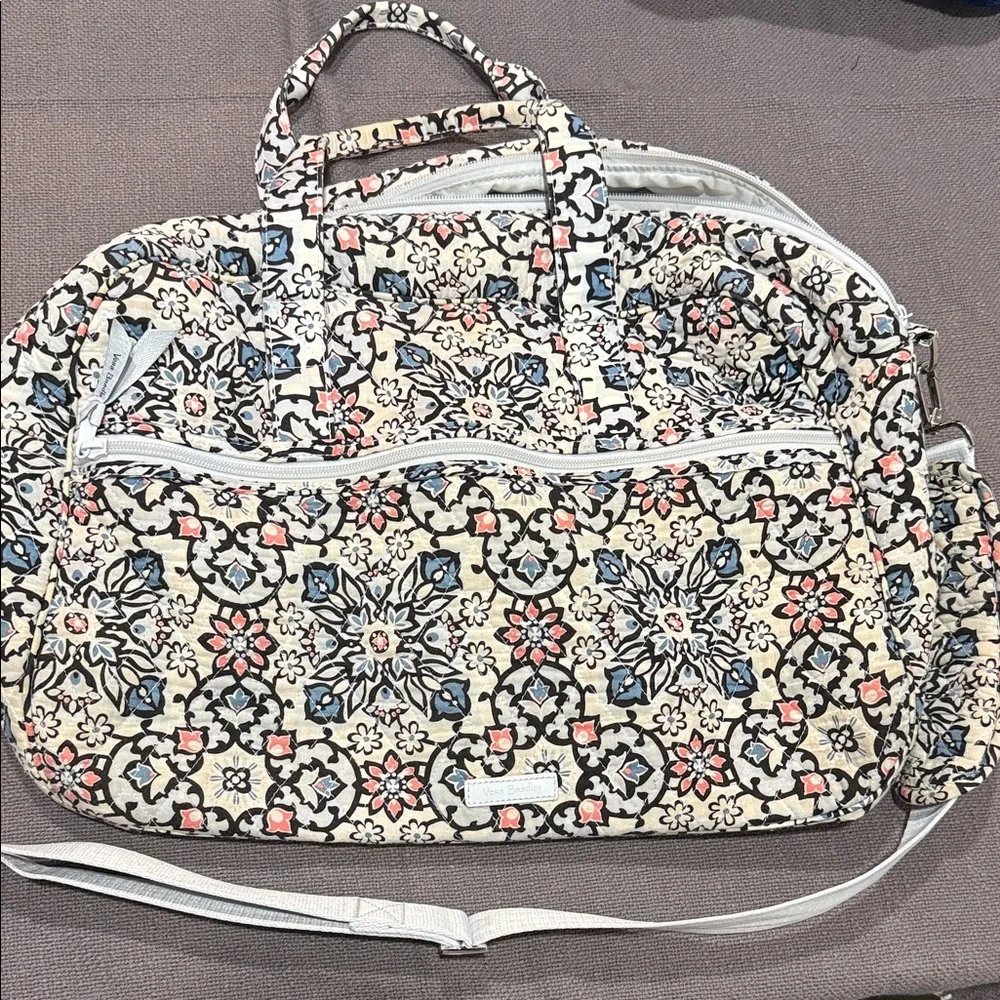 Vera Bradley Stylish Floral Patterned Womens Bag